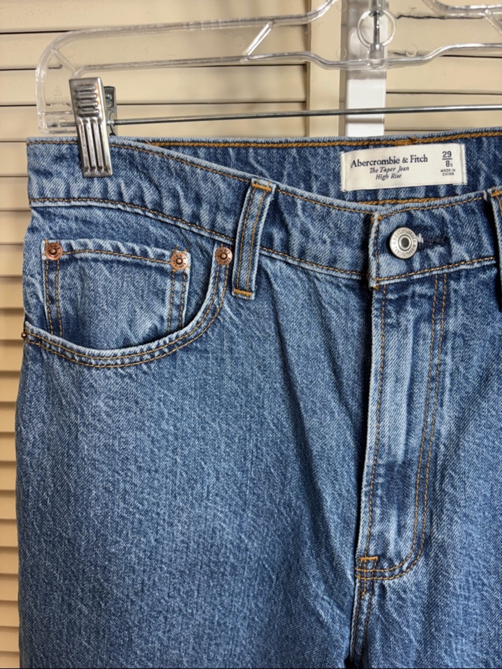 NWT Abercrombie & Fitch High Rise Taper Jeans Blue Medium Wash Size 8 Short - Picture 7 of 13